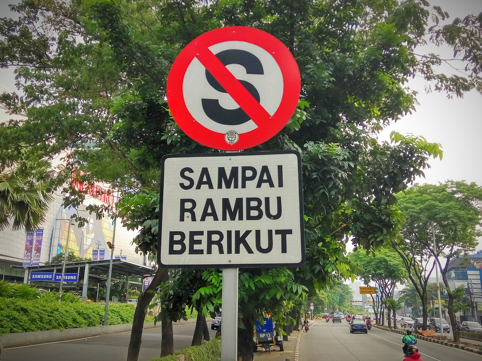 Ini Perbedaan Rambu Dilarang Parkir dan Dilarang Berhenti atau Stop
