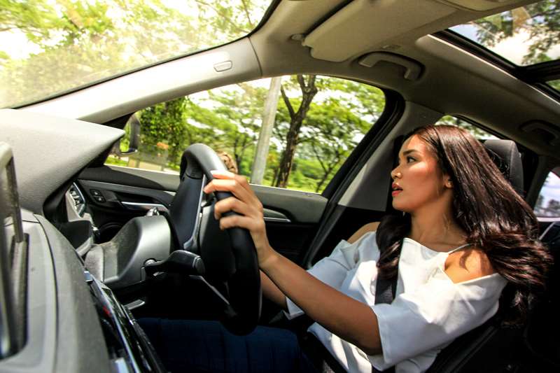 Para Perempuan Wajib Perhatikan Ini Saat Berkendara