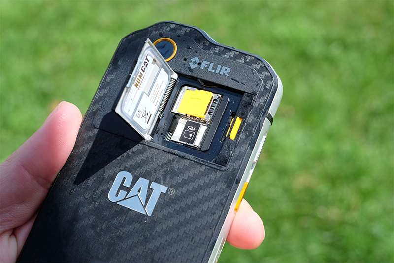 Smartphone Tahan Banting Untuk Kegiatan Outdoor