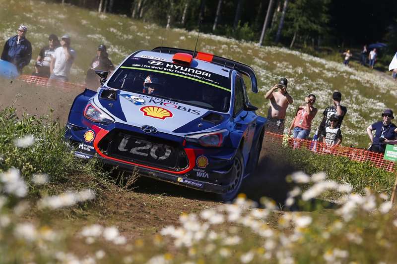 Thierry Neuville Berhasil Mempertahankan Klasemen Di WRC Finlandia