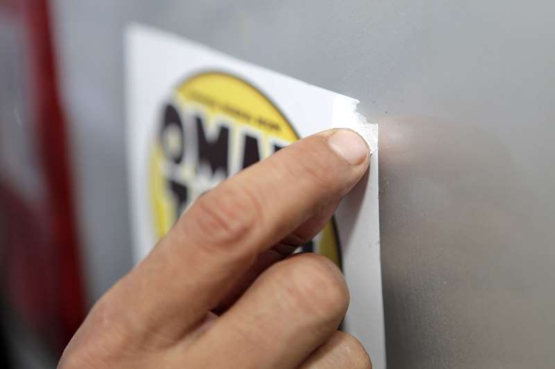 Tips Melepas Stiker Mobil Dengan Bersih