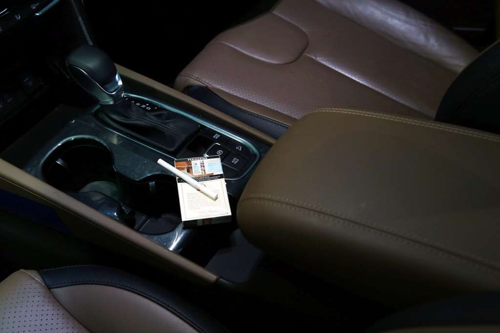 Cara Ampuh Menghilangkan Bau Rokok Dari Kabin Mobil