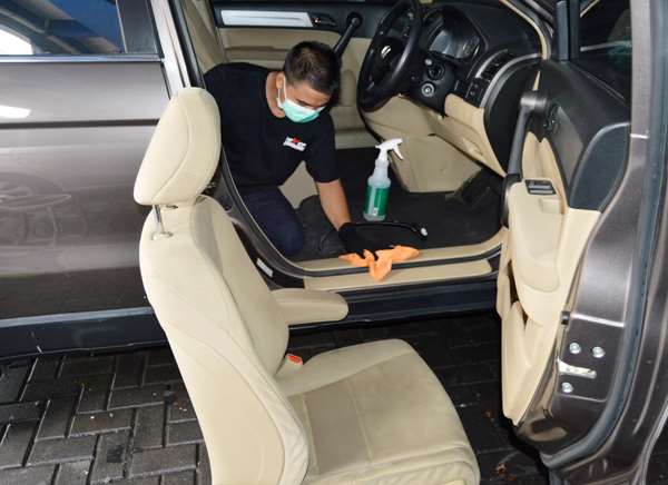 Cara Bersihkan Jok Kulit 