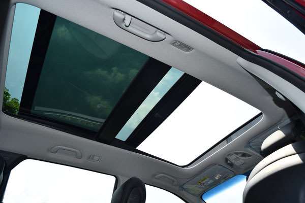 Tips Rawat Sunroof, Waspada Jamur!