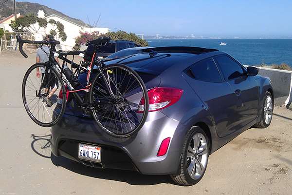 Gendong Sepeda Sah-sah Saja, Pilih Atas atau Belakang