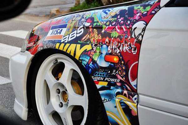 Masih Mengaplikasi Bomb Sticker di Mobil? Begini, Cara Rawatnya