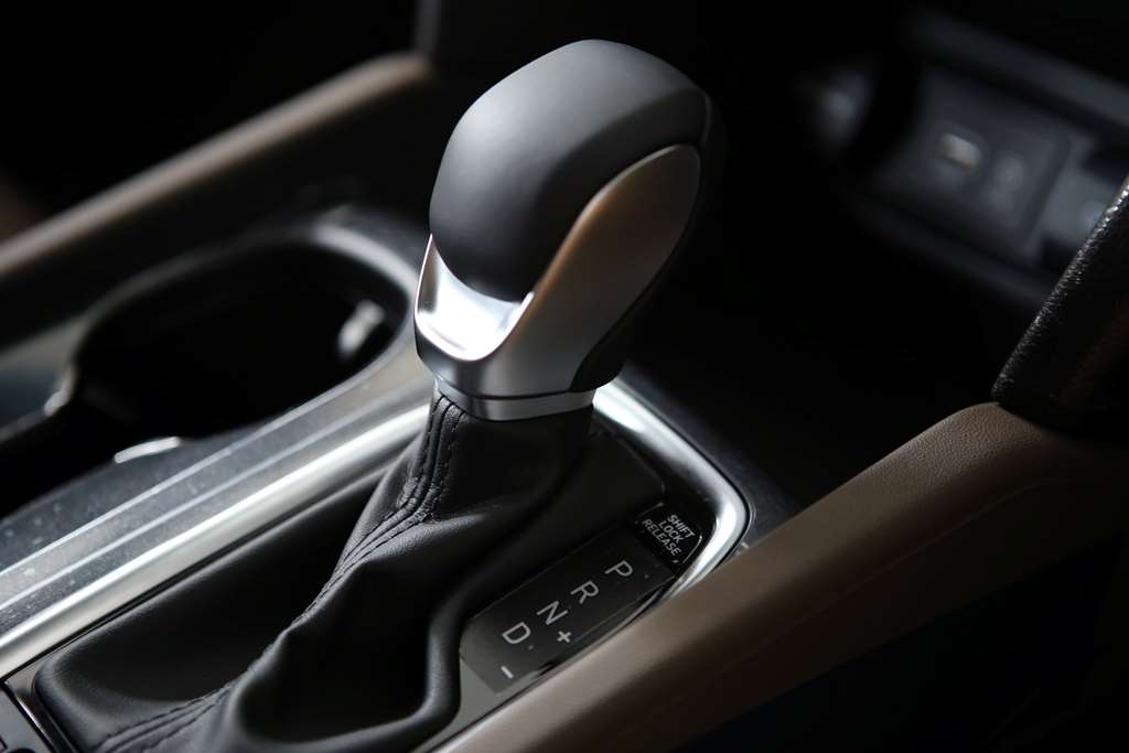 Pilih Mobil Matik atau Manual?