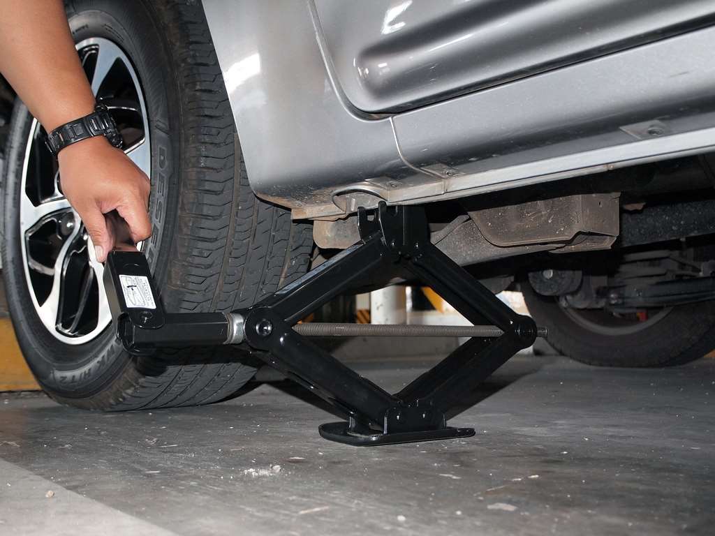 Kenali Titik Dongkrak Pada Mobil Anda