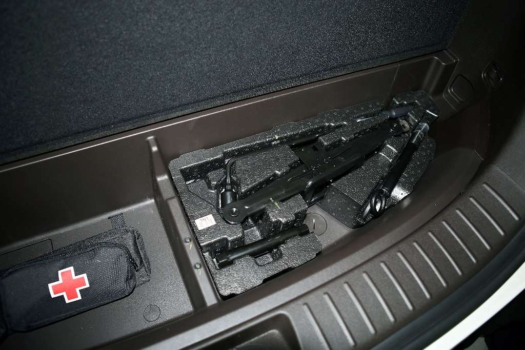 Apa Saja Isi Tool Kit Mobil Hyundai?