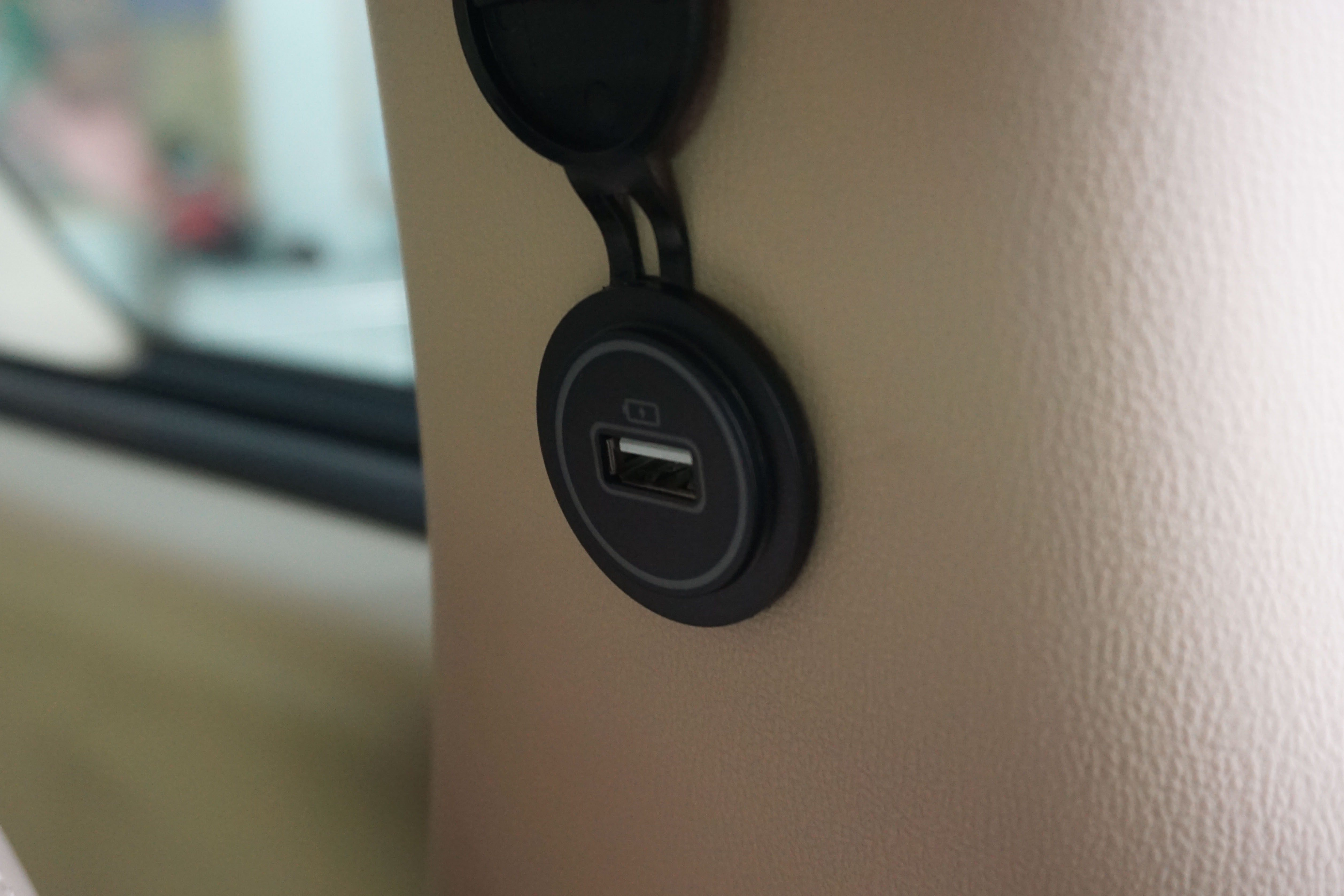 Charger Hyundai H-1 Dukung Produktivitas Anda