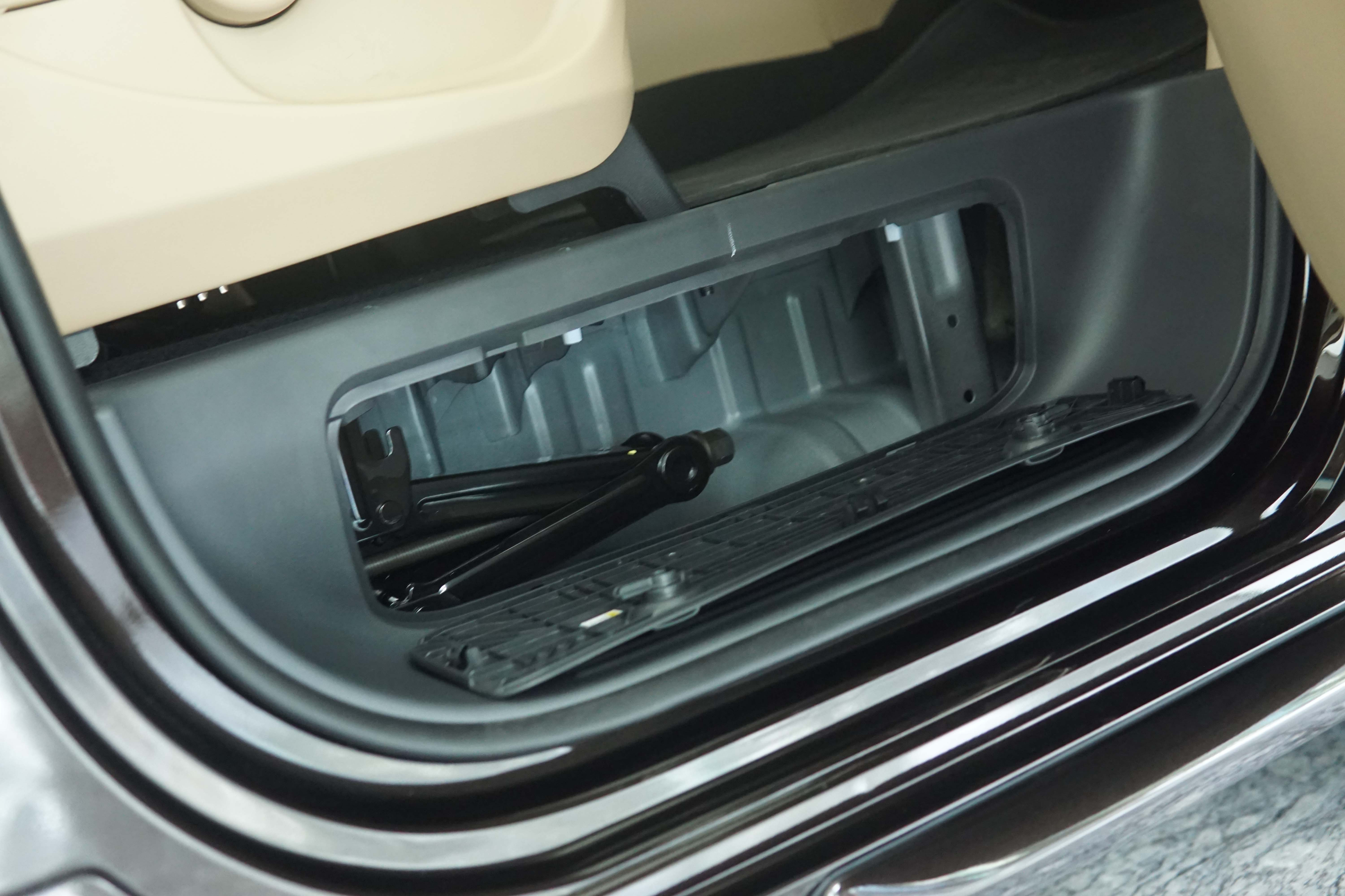 Dimanakah Letak Toolbox Hyundai H-1?