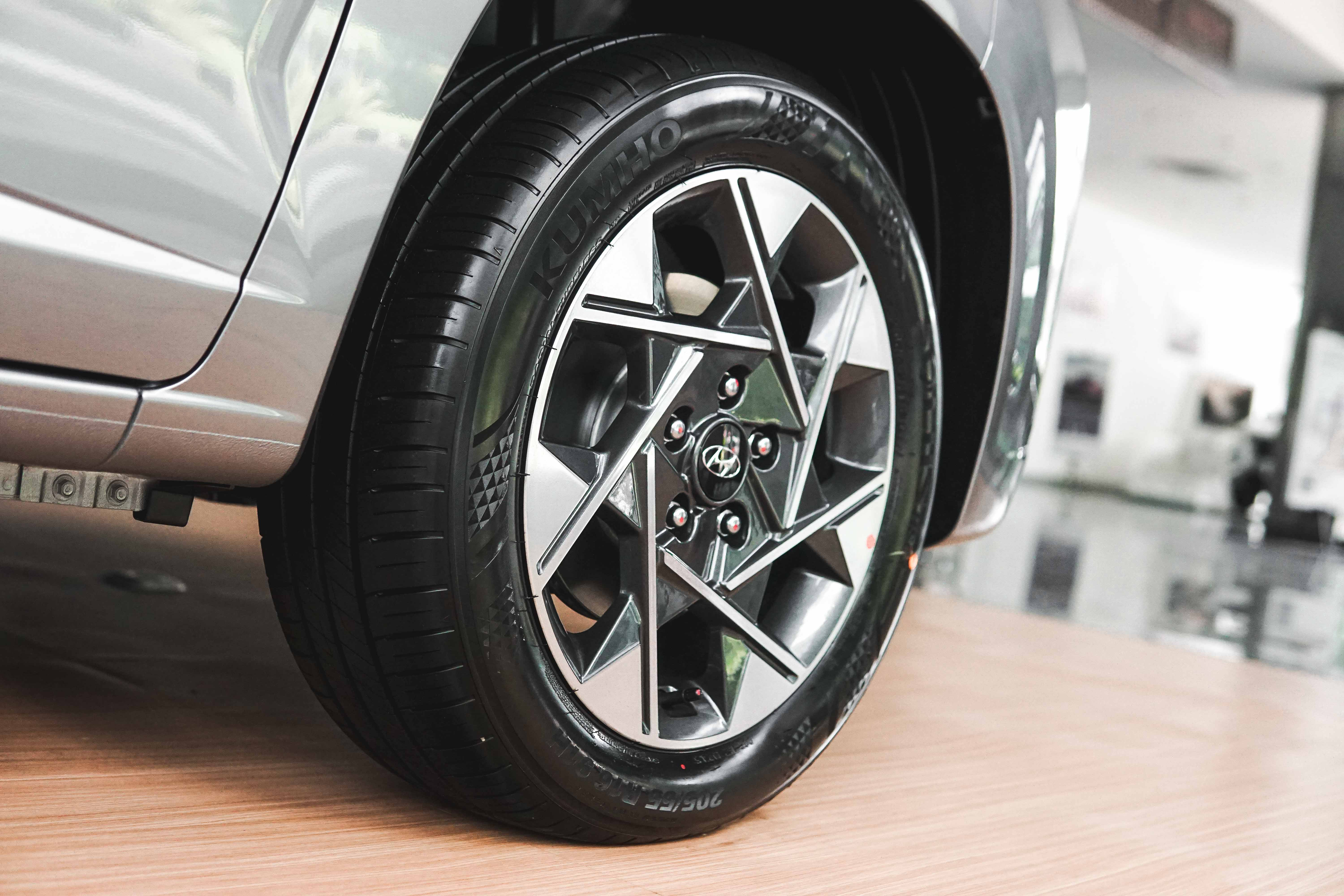 Mengapa Hyundai Stargazer Bisa Menikung Lebih Cepat Dan Stabil?