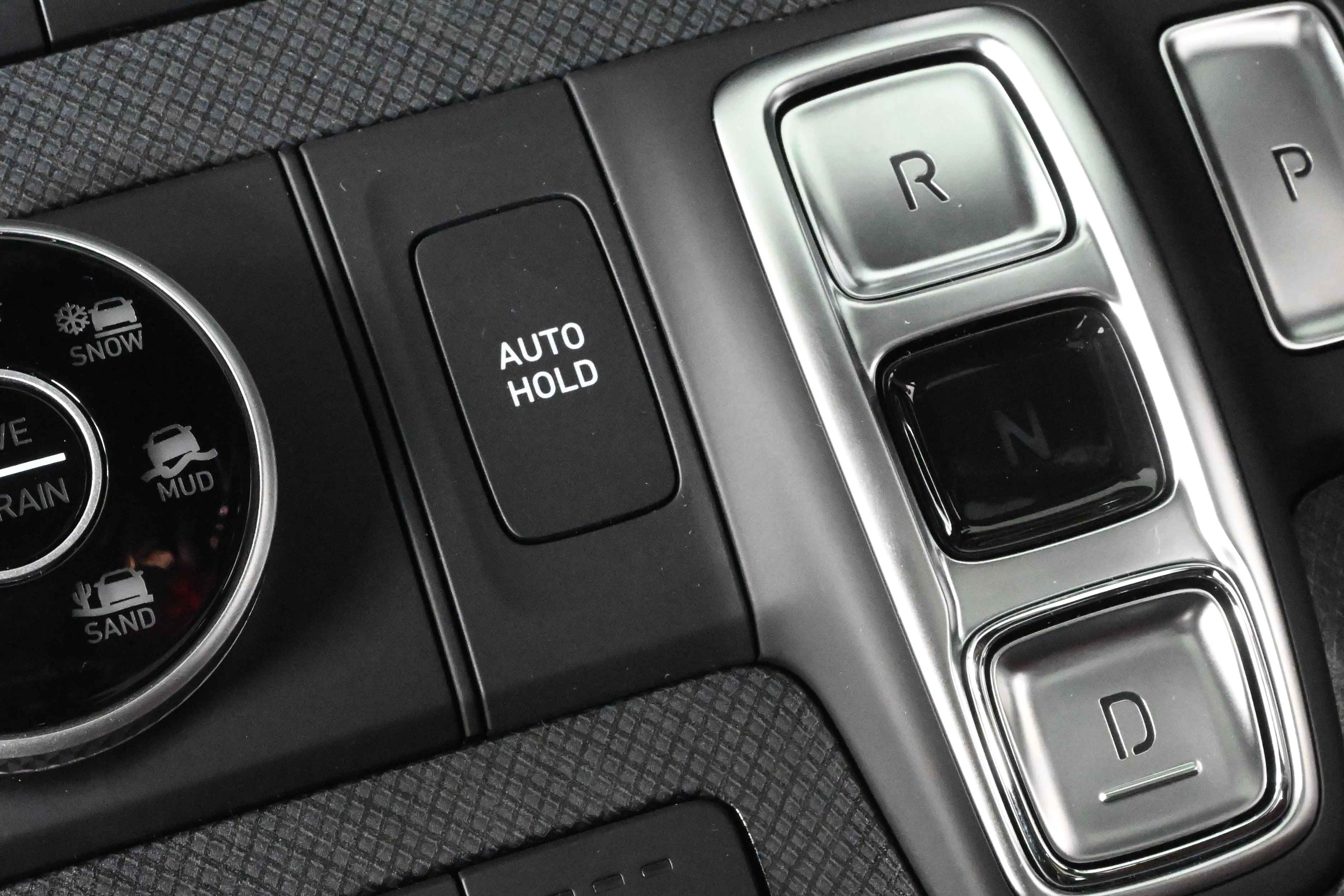 Fitur Auto Hold Mencegah Mobil Melaju Saat Berhenti Di Tanjakan Atau Turunan