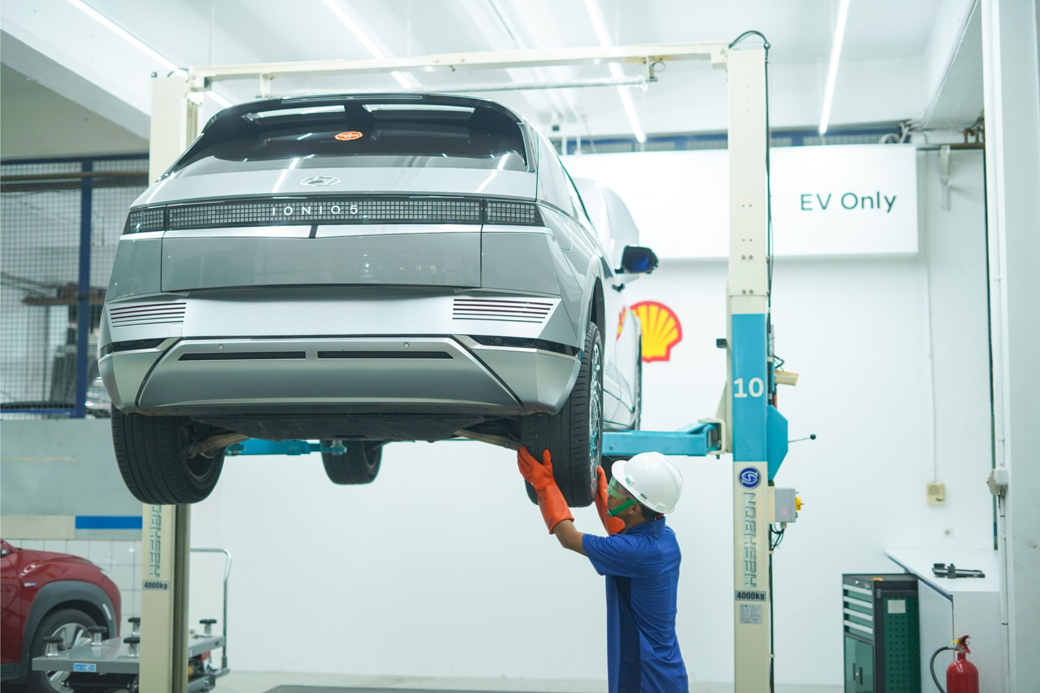 EV Bay Hyundai: Perawatan Premium untuk Mobil Listrik Anda