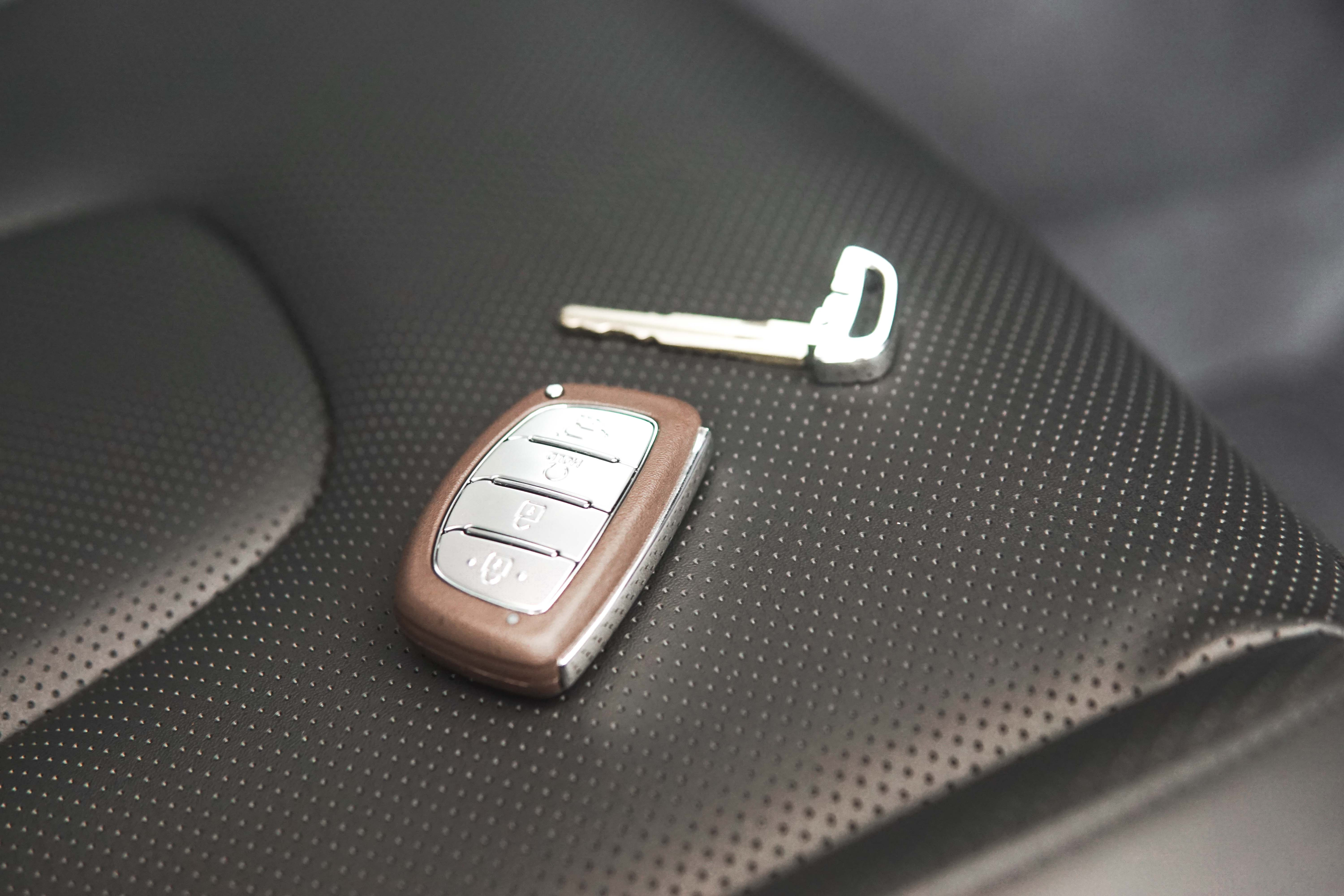 Aki Mobil Habis? Ini Cara Buka Pintu Manual Keyless Entry