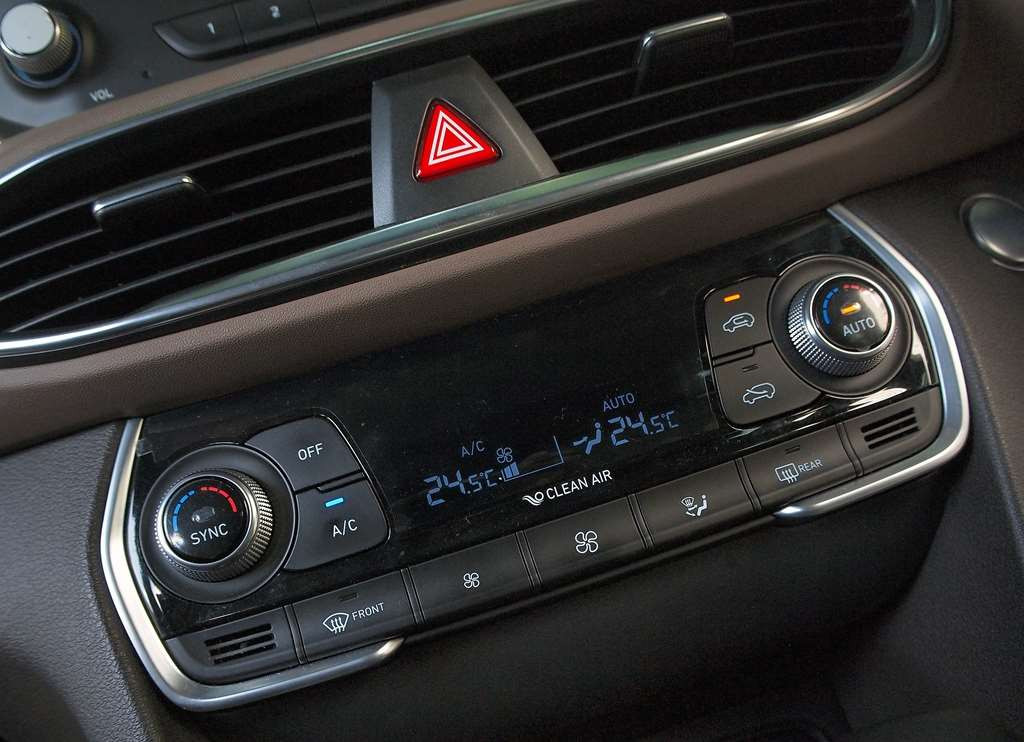 Fitur Otomatis Mengatur Suhu Kabin Dan Kecepatan Kipas AC