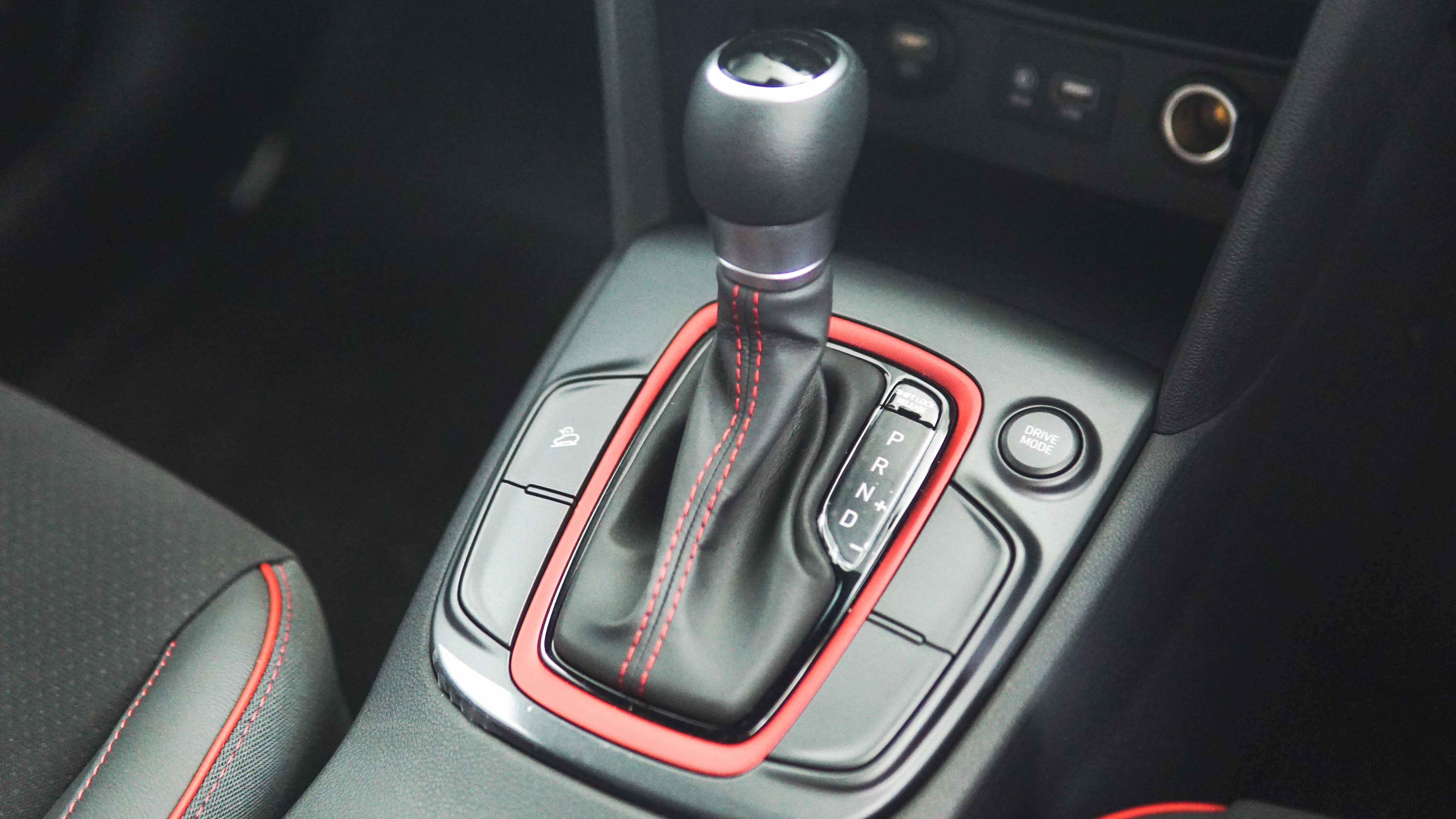 Pilih N Untuk Posisi Transmisi Yang Benar Saat Berhenti