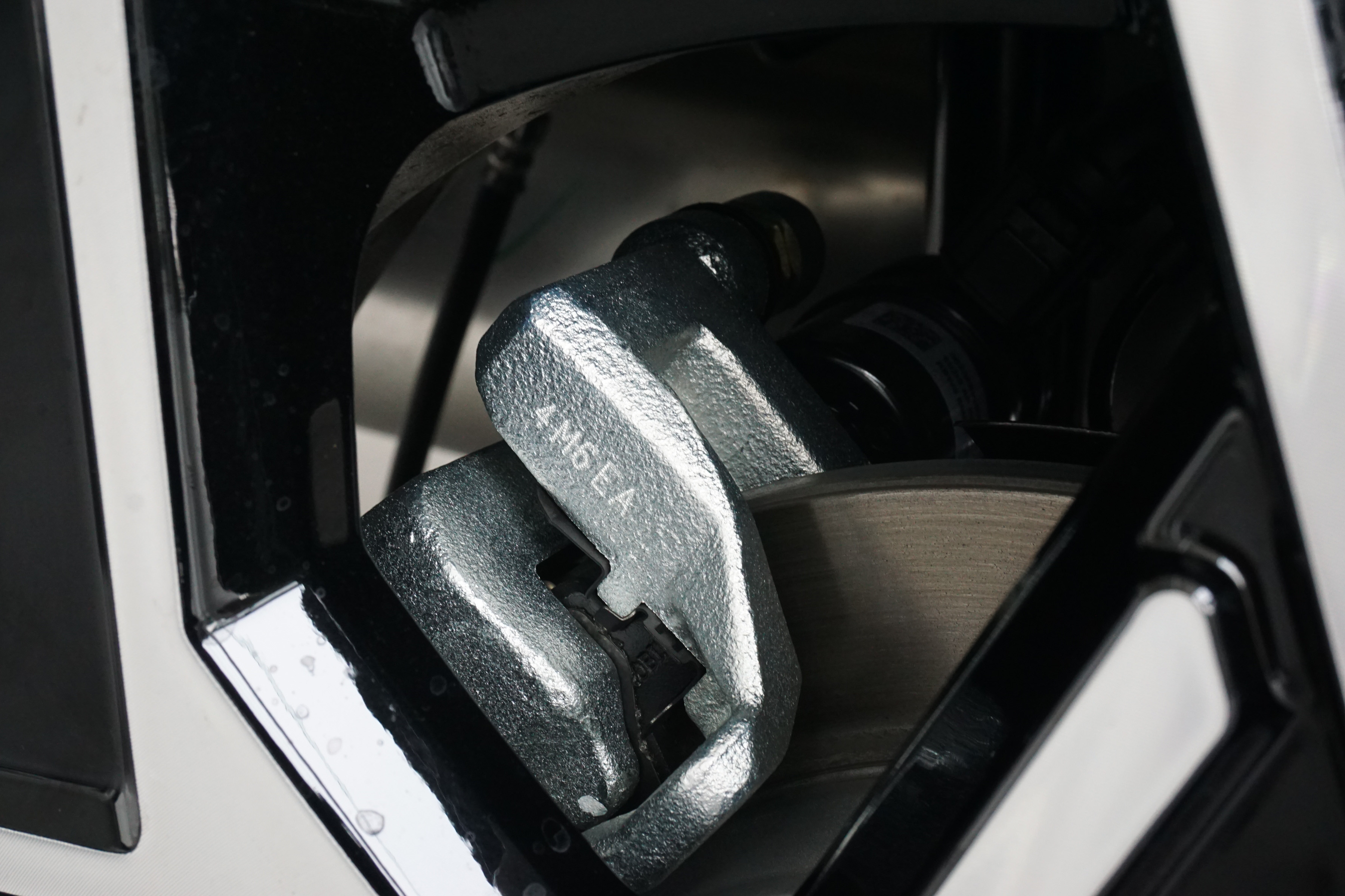 Cegah Rem Tangan Nyangkut Saat Mobil Ditinggal Lama