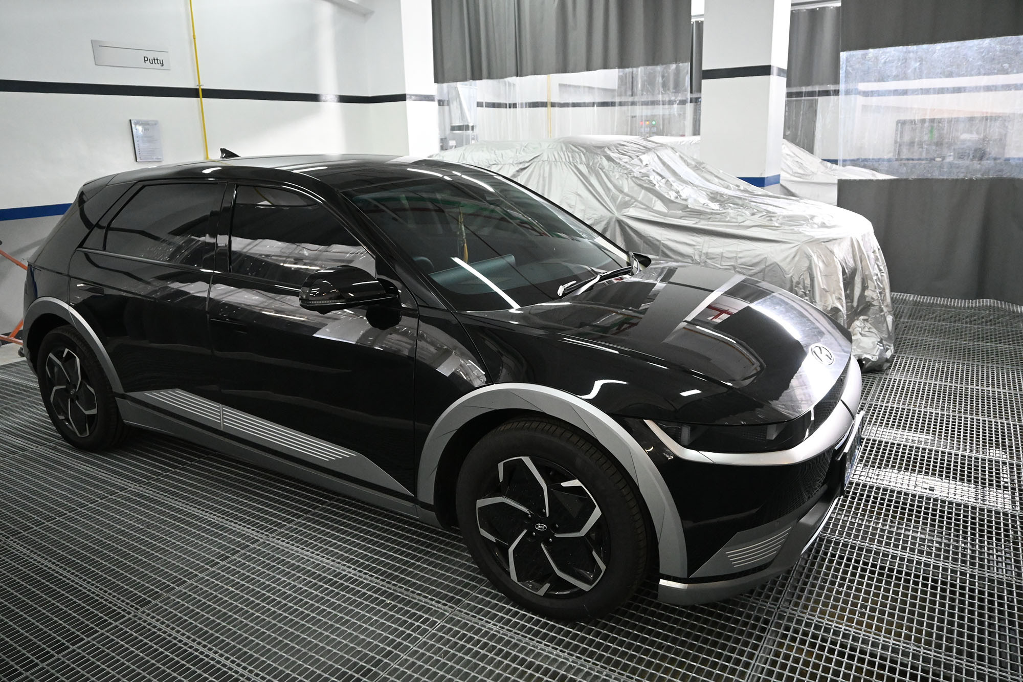 Kalau Mobilmu Penyok, Bawa Saja Ke Paintless Dent Removal