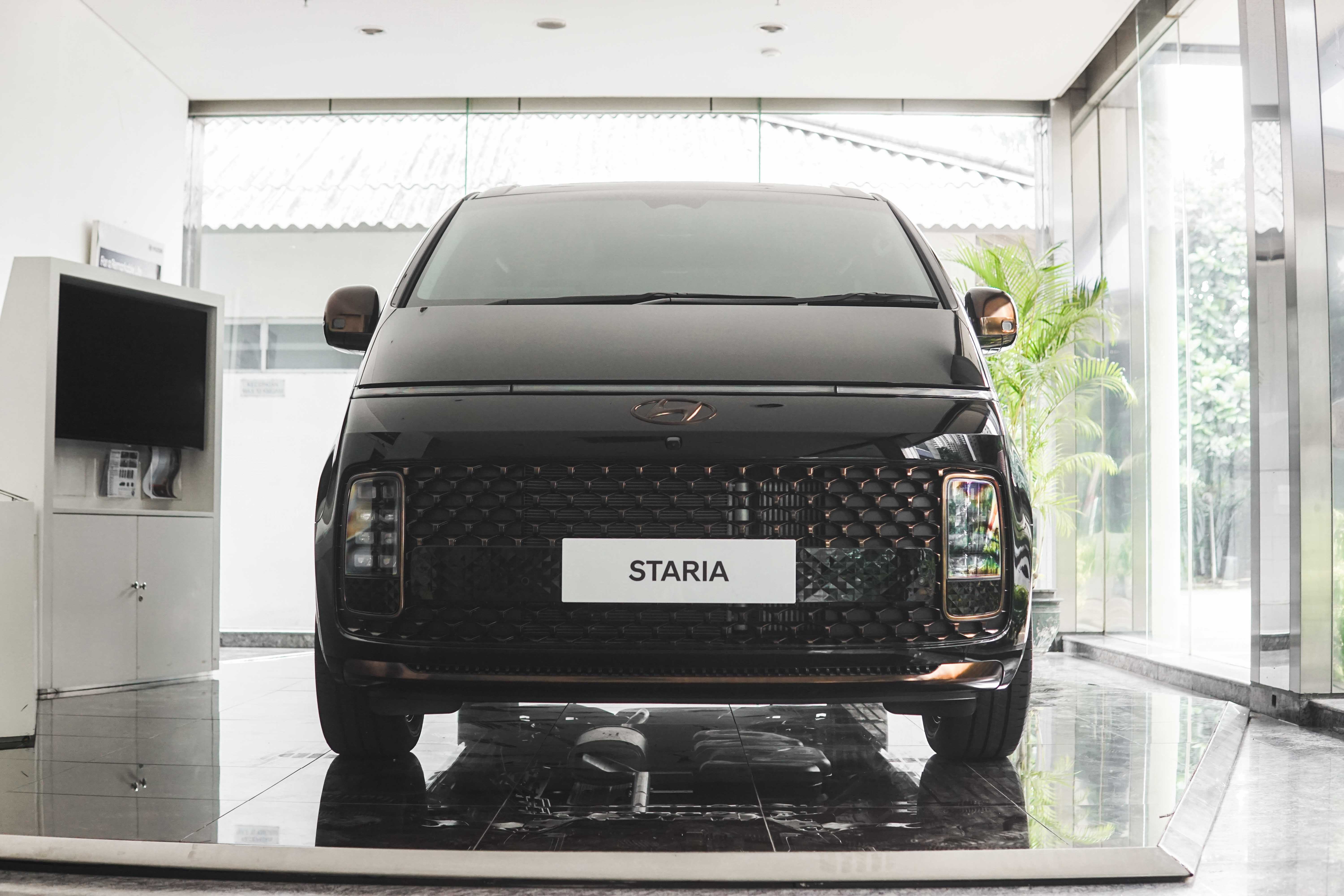 Manuver Hyundai Staria Jadi Mudah Berkat Surround View Monitor