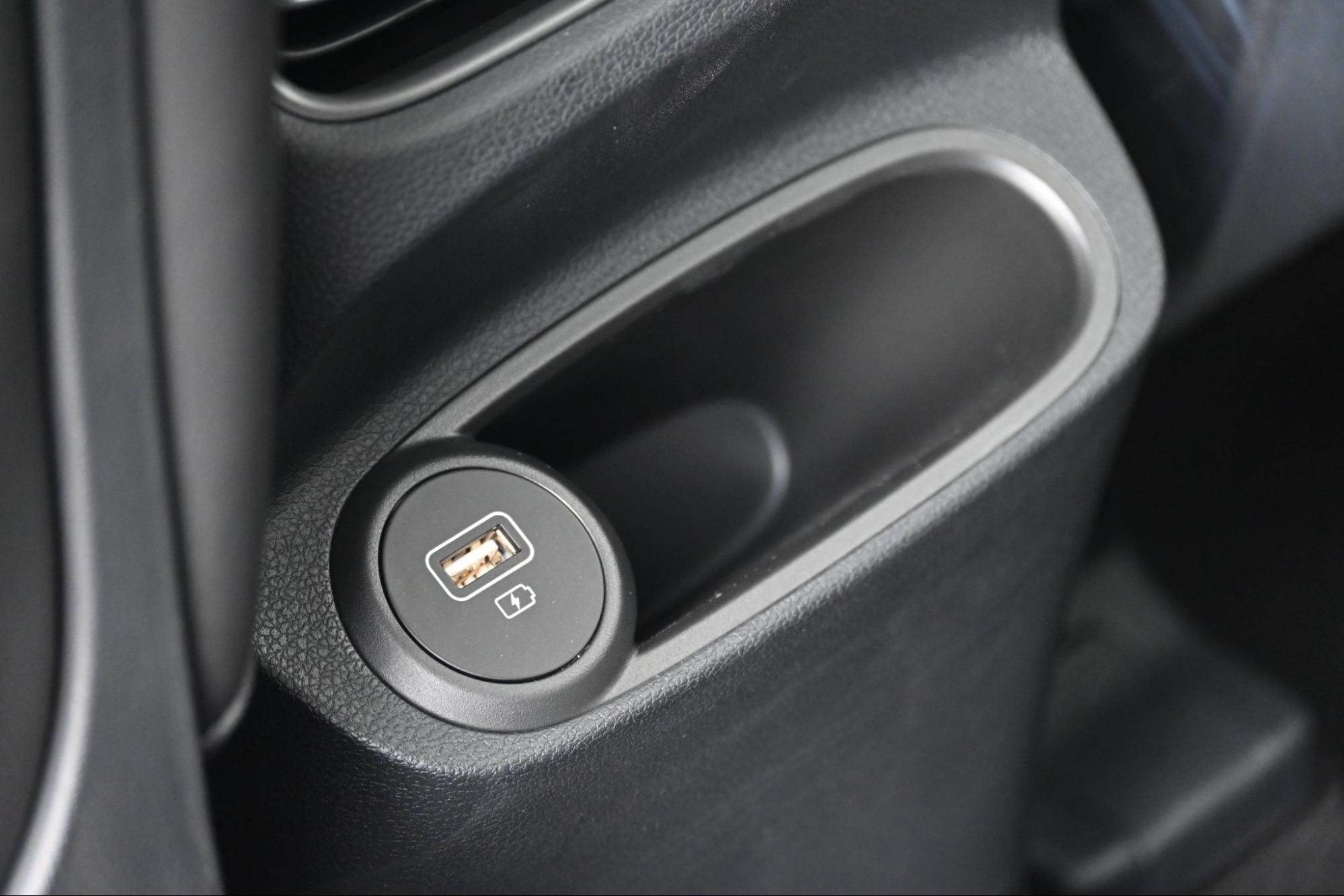 Lengkapi Hyundai Kesayangan Dengan Dashcam, APAR Dan Colokan Ponsel