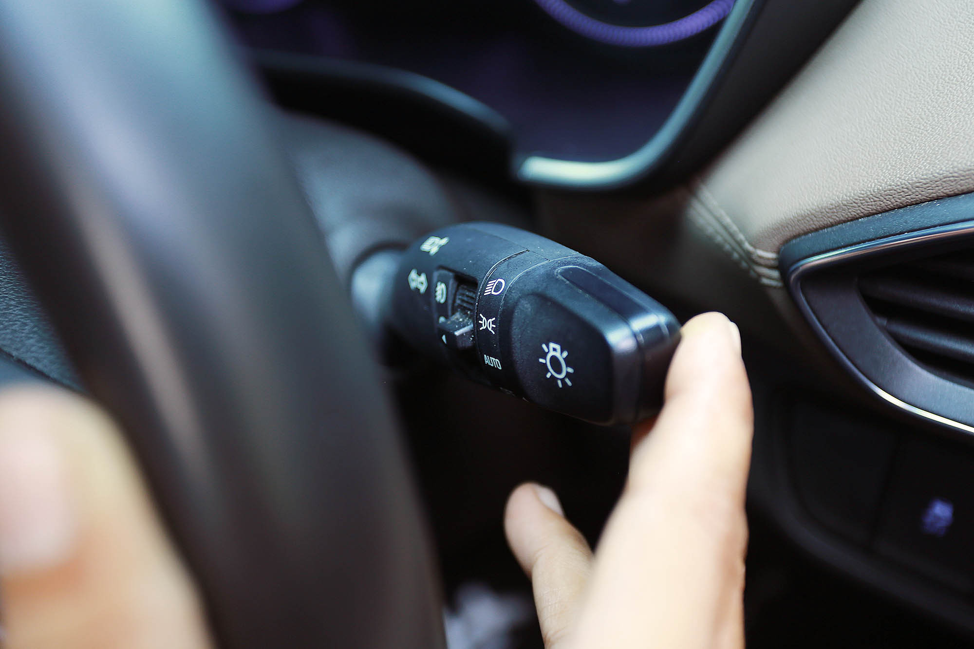 Tanda Bohlam Lampu Sein Harus Diganti