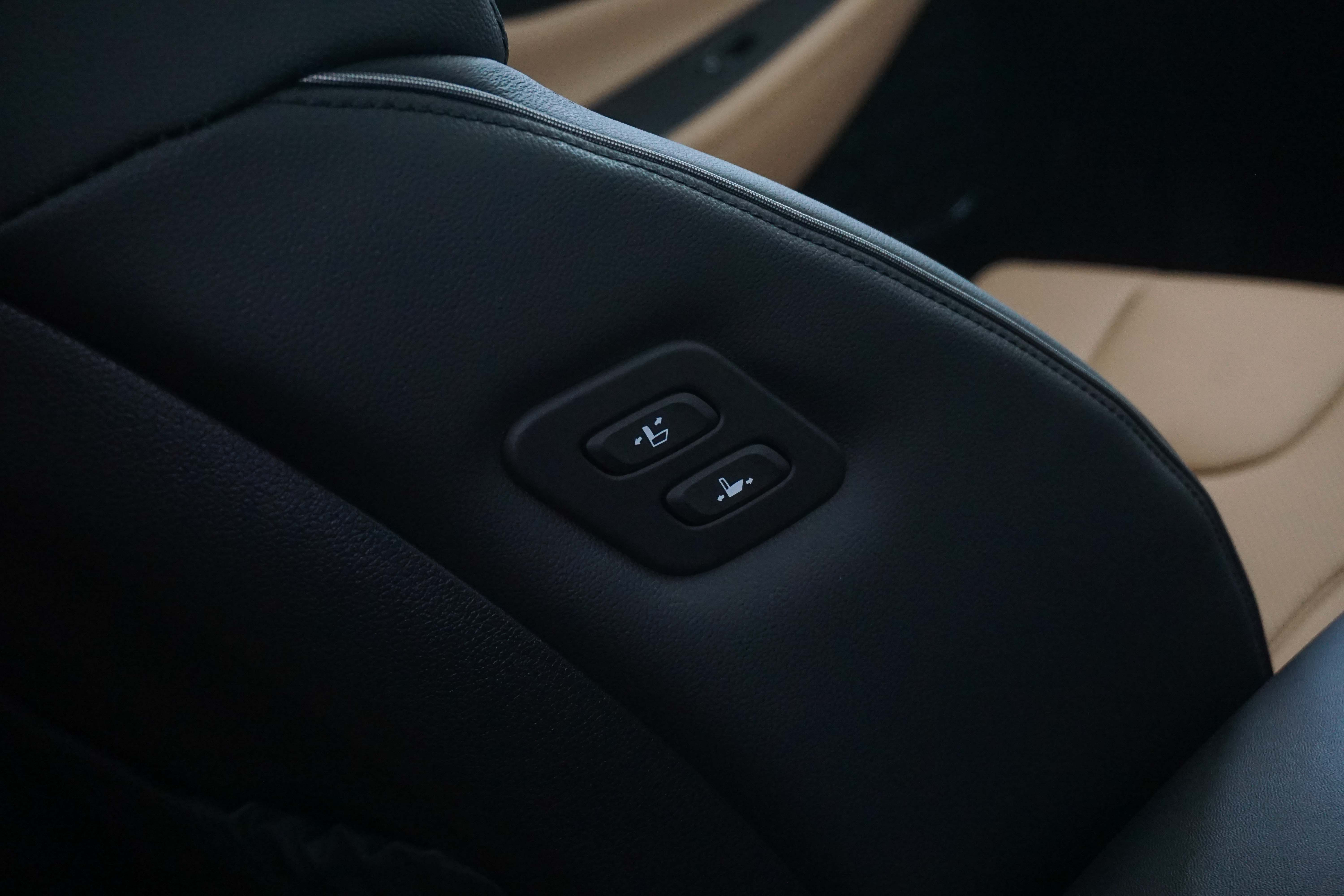 Seat Control Samping Berikan Kemudahan Penumpang Belakang