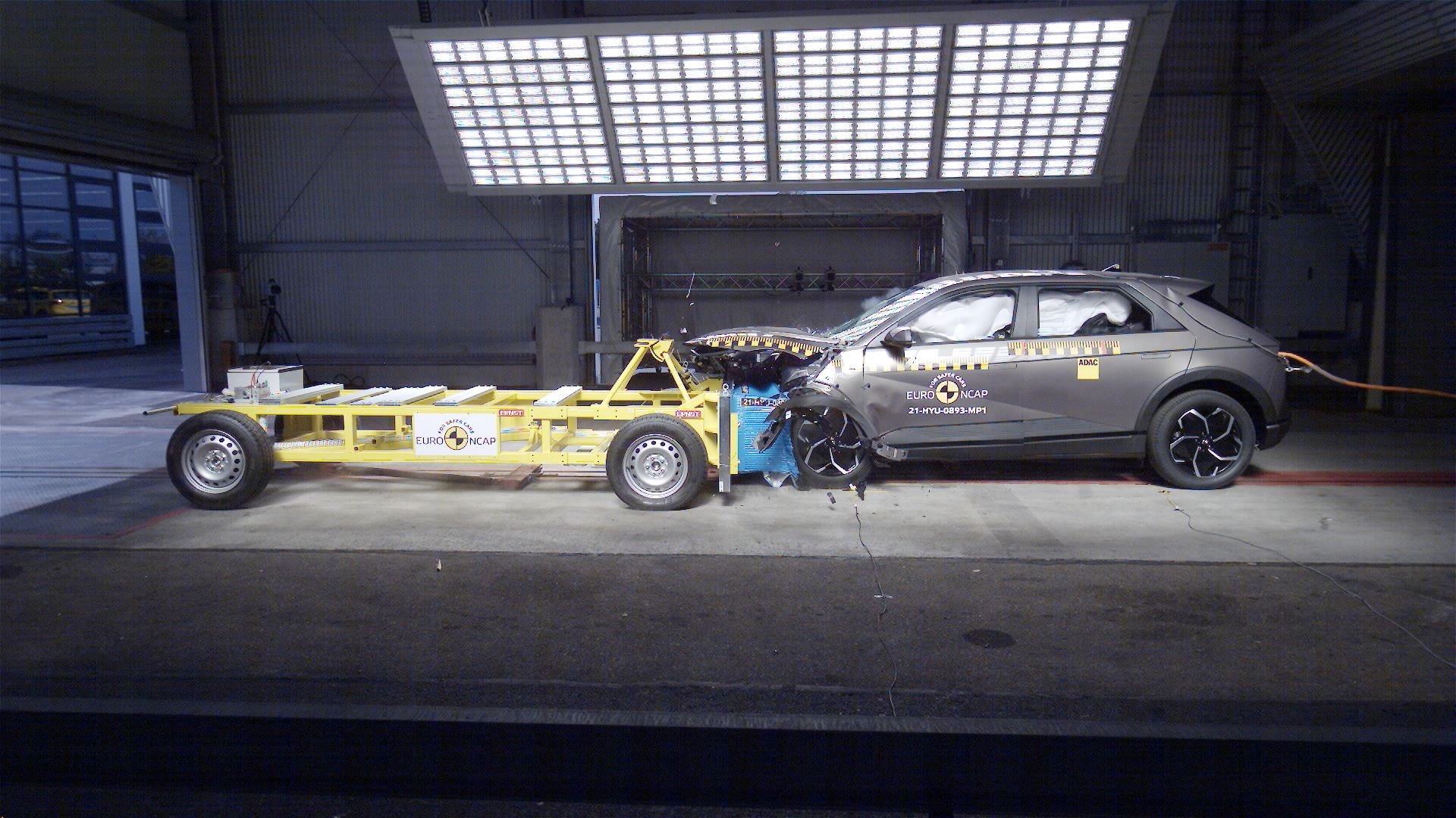 Bukan Mudah Ringsek! Crumple Zone Bantu Hyundai Modern Lebih Aman