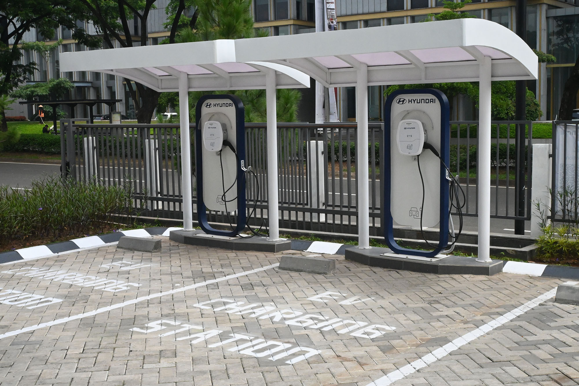 Hyundai Punya 200 Stasiun Pengisian Kendaraan Listrik Umum (SPKLU)