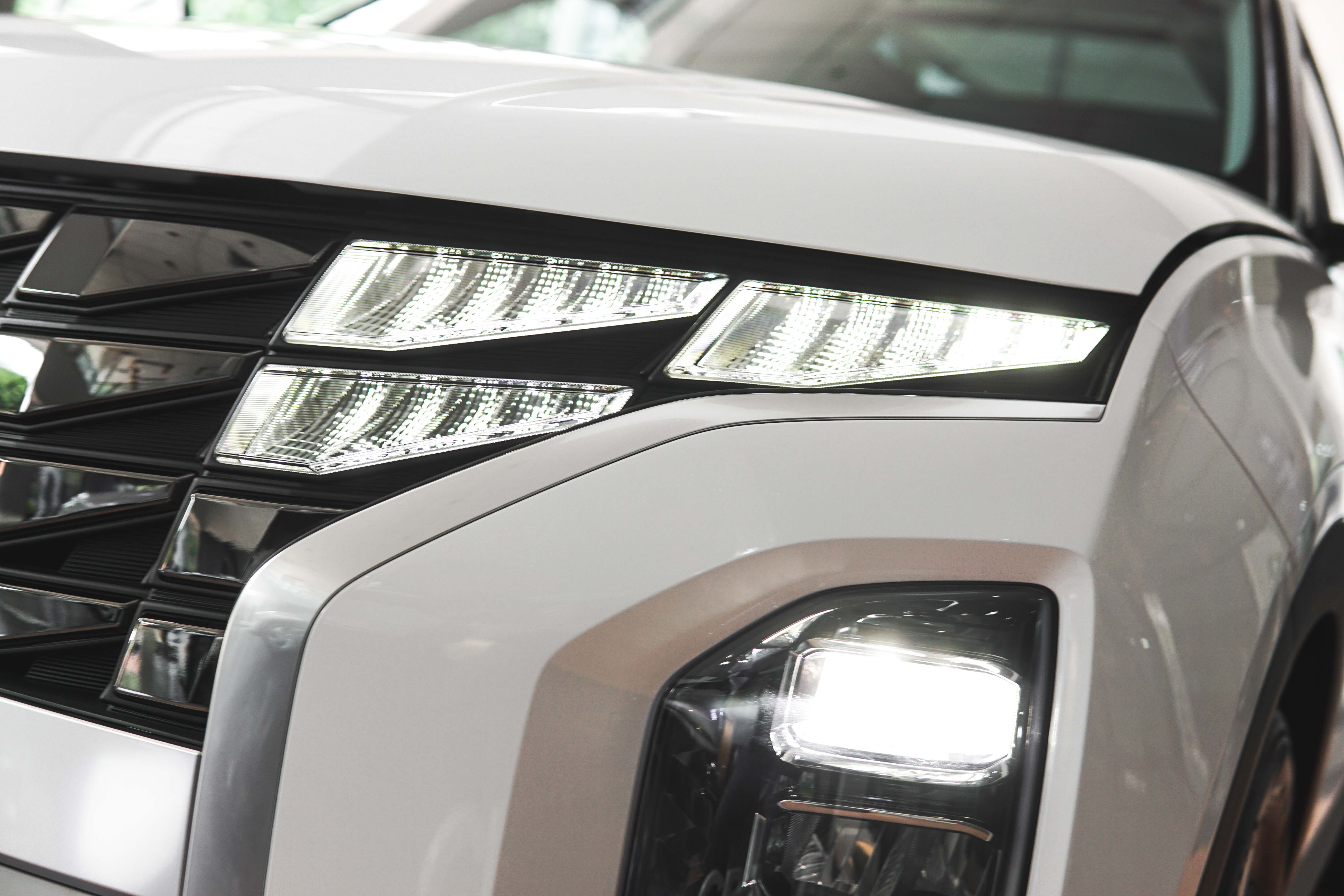 Sedang Hujan? Ada Baiknya Menyalakan Lampu Mobil