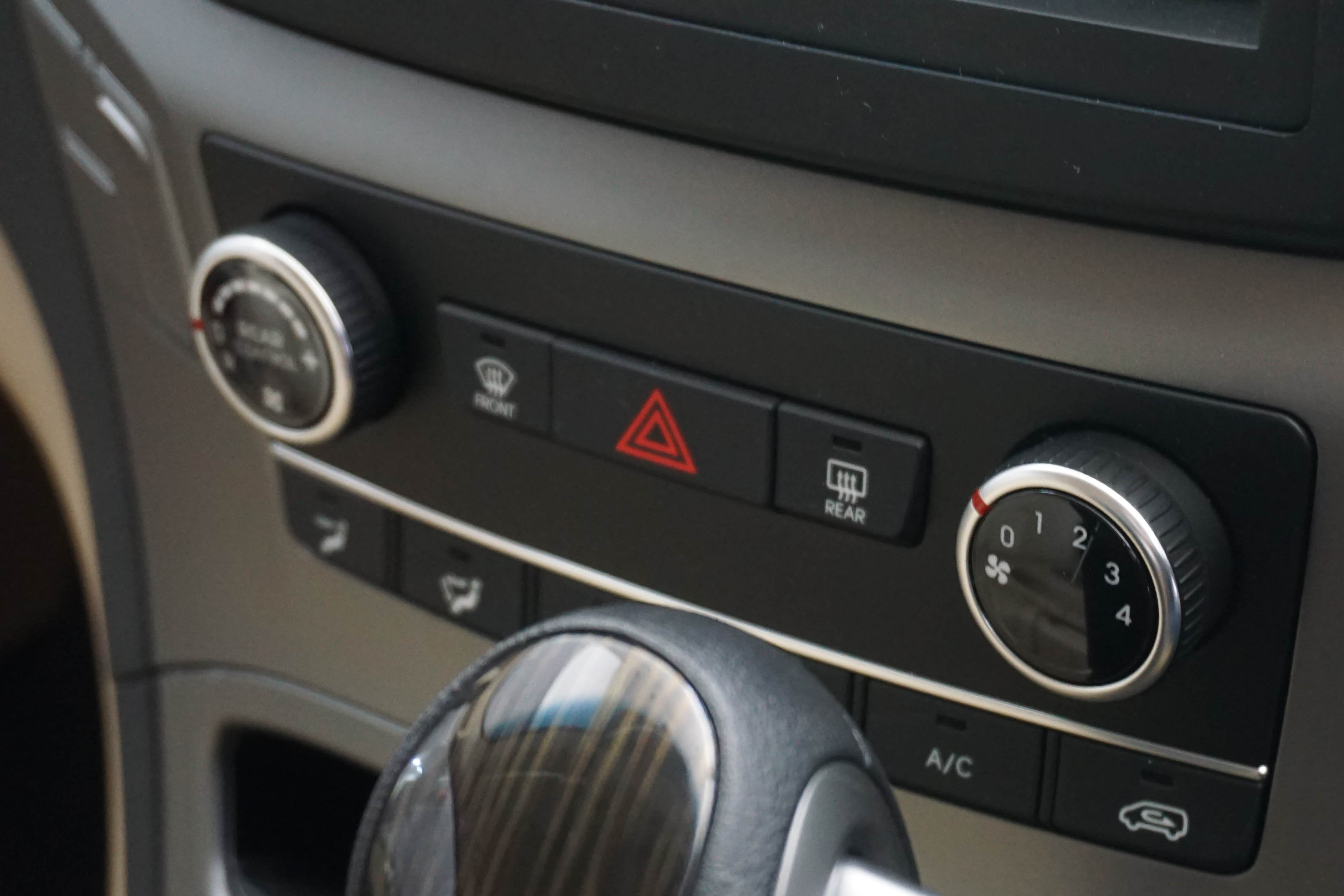 Jangan Sembarang Menggunakan Lampu Hazard