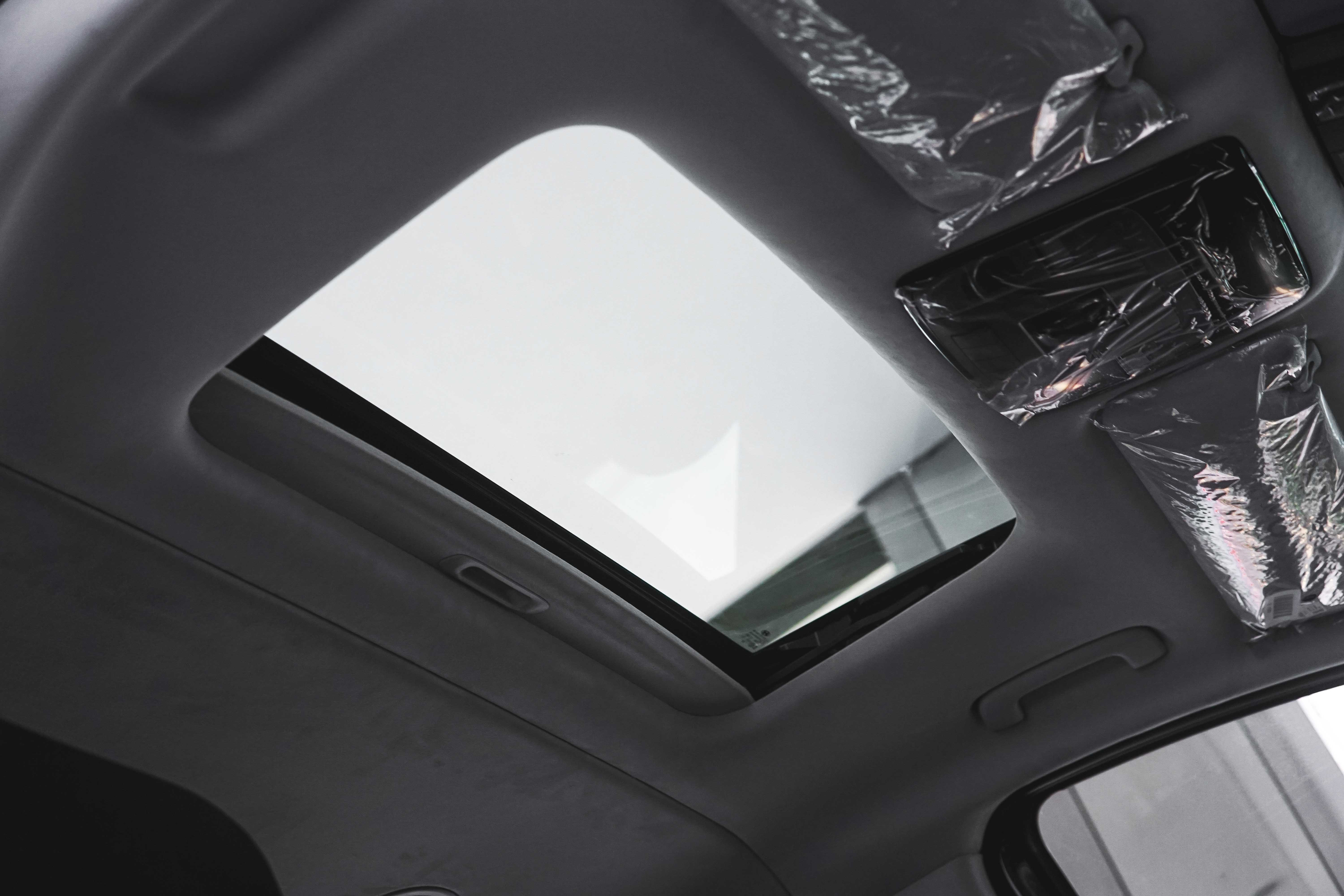 Sunroof Harus Rutin Dibuka-Tutup Cegah Karet Sunroof Getas