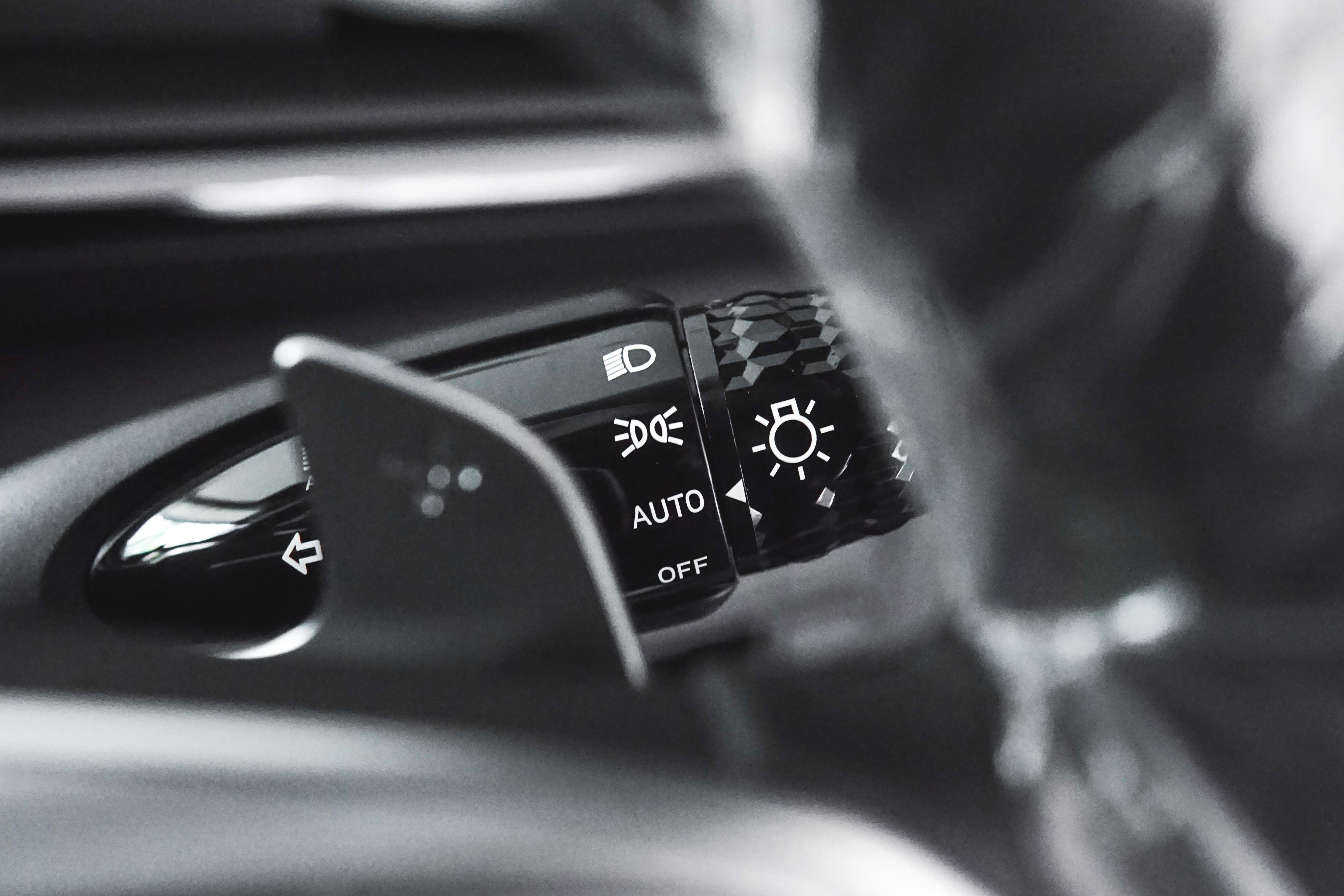 Sering Lupa Nyalakan Lampu? Ini Cara Gunakan Auto Headlamp!