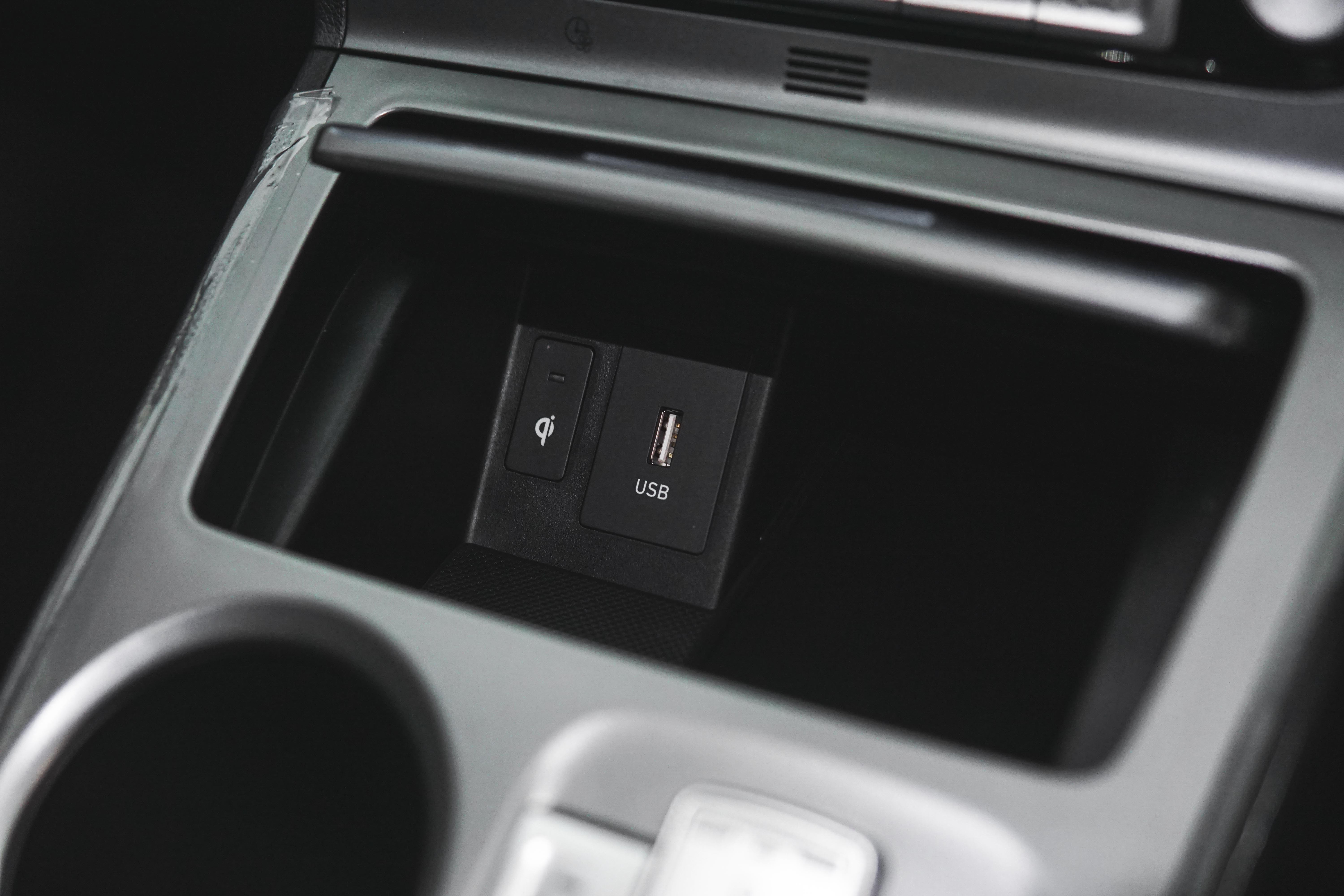 Praktisnya Wireless Charging Hyundai Kona Electric