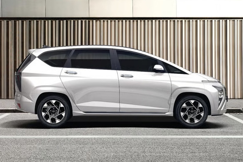 Hyundai STARGAZER Essential MT: Mobil Keluarga Rp 270,3 Juta, Tapi Rasa Premium!