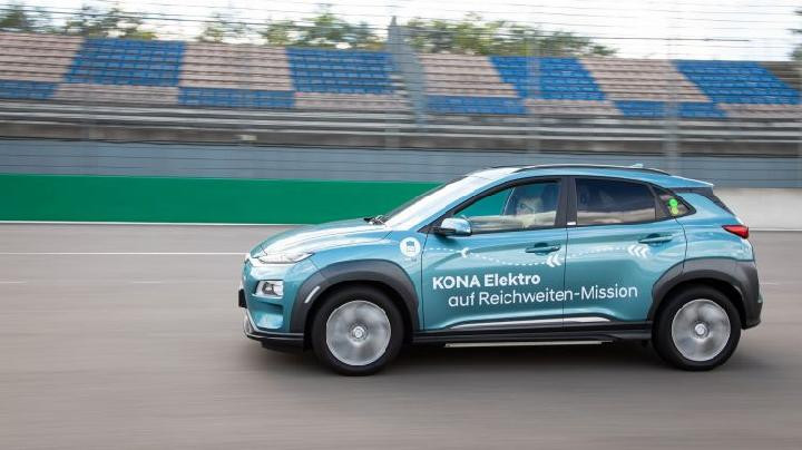 Sekali Isi, Baterai Mobil Listrik Hyundai Kona Tembus 1.000 Km