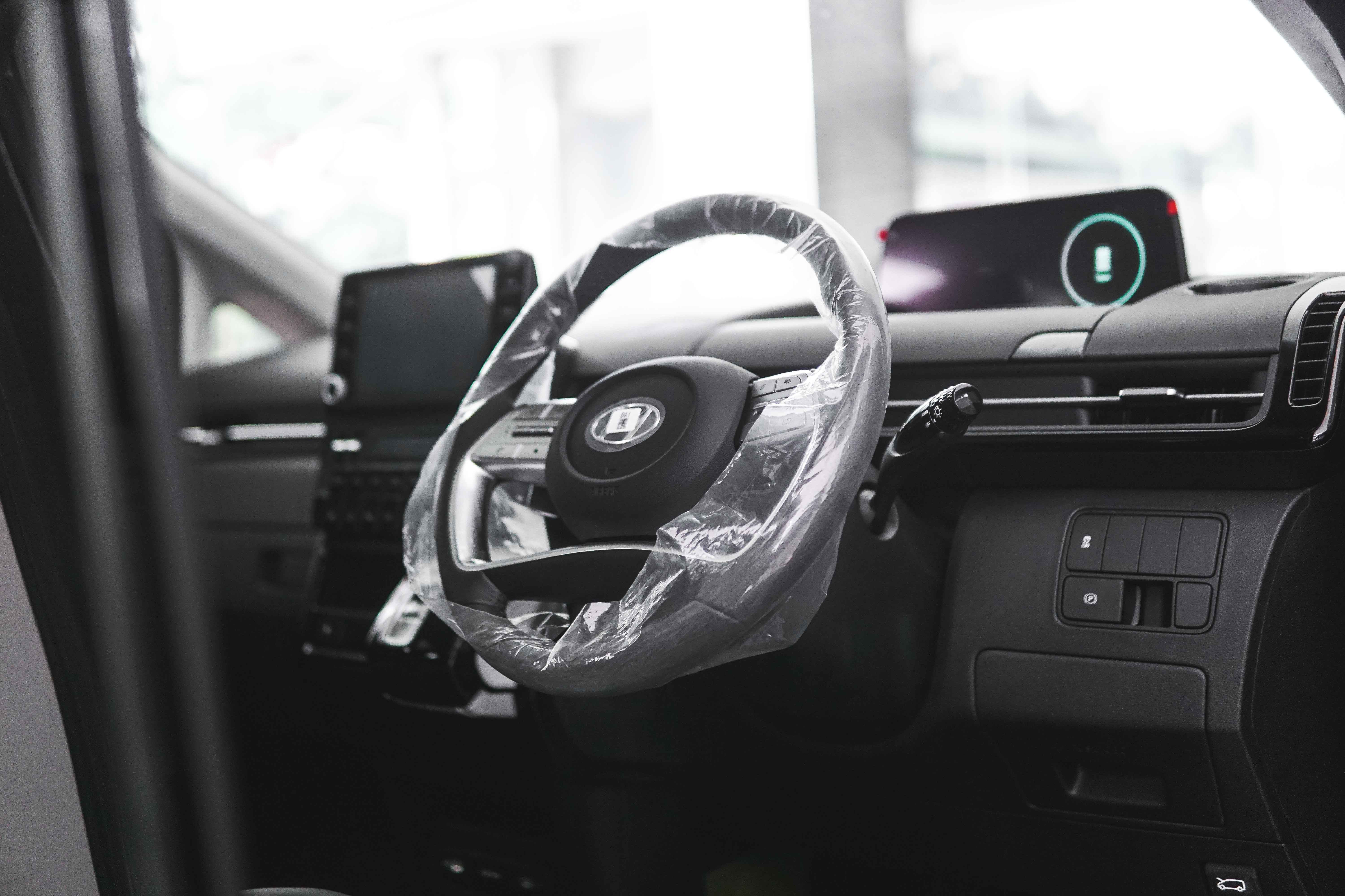 Alasan Mobil Baru Dipenuhi Plastik