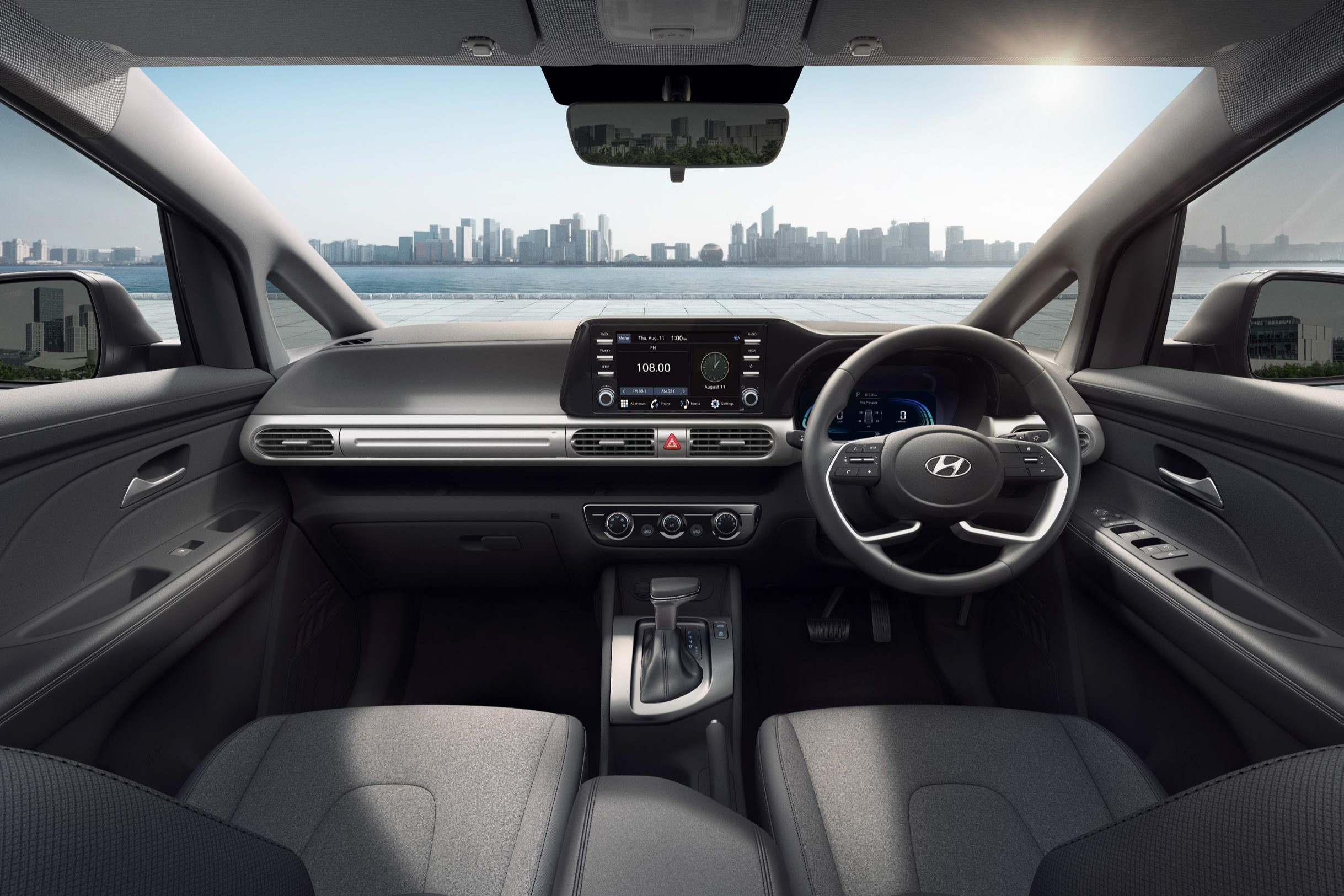 Cara Mudah Bersihkan Panel Piano Black Hyundai Stargazer