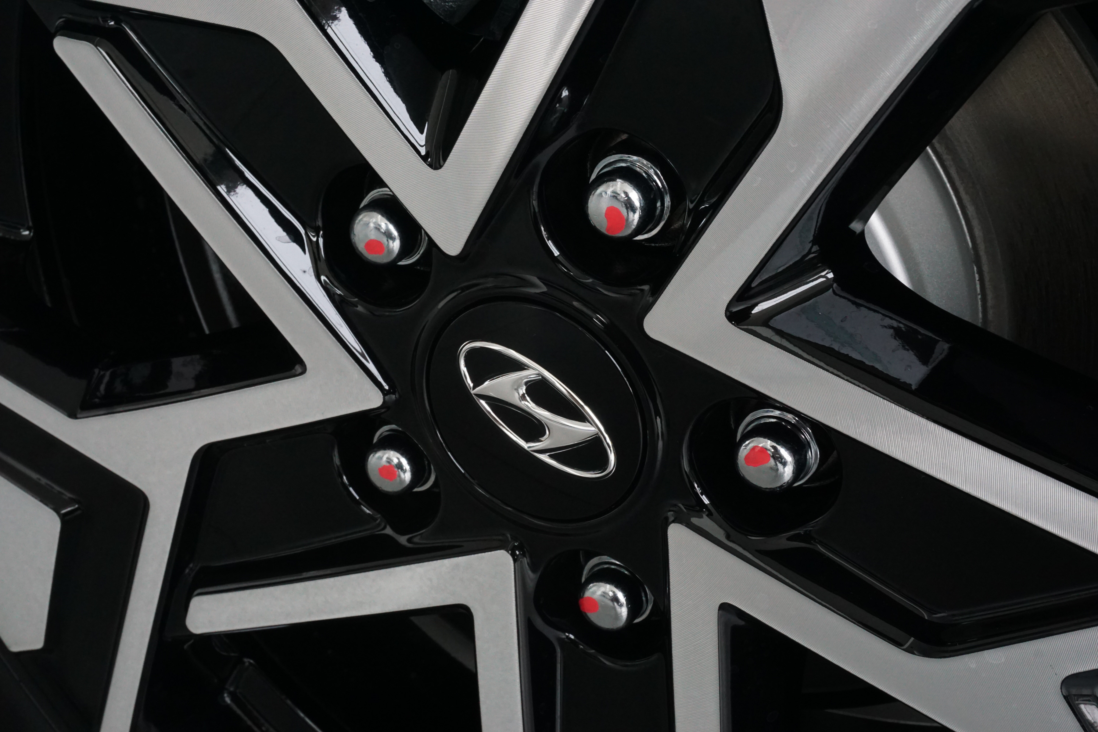 Makna Tanda Pink Pada Baut Roda Hyundai