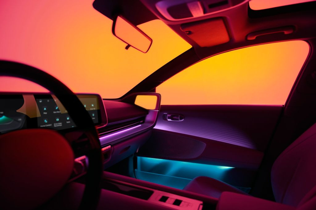 Dual Color Ambient Lighting: 6 Tema Pencahayaan Emosional Hyundai Ioniq 6